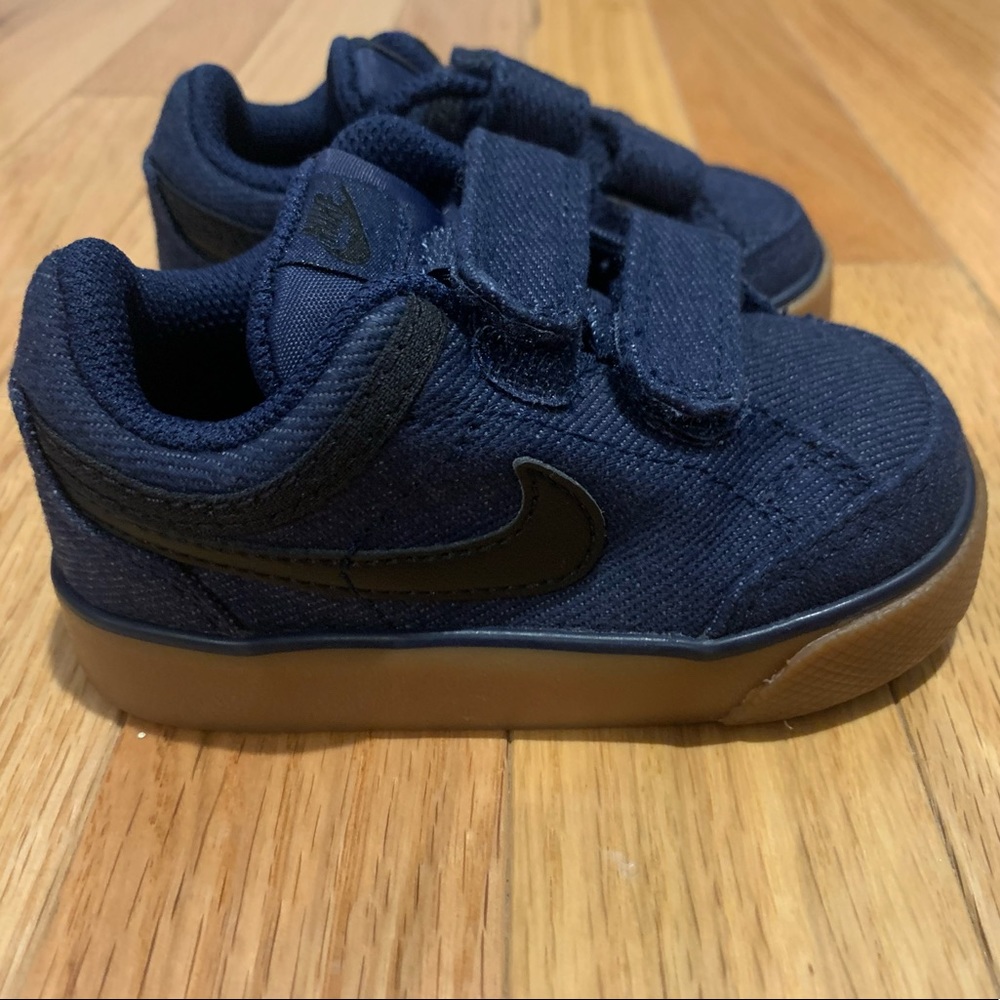 💙Nike Sneakers💙 - Picture 2 of 5
